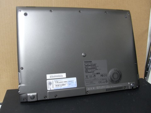 dynabook R631 底面